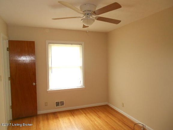 5th image of 300 Caroldale Ln