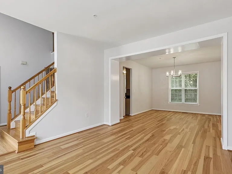 15206 Derbyshire Way — Photo 8