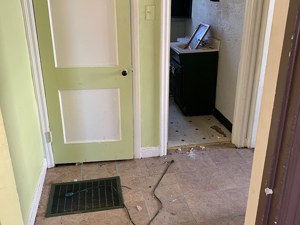 1st image of 1016 Brook St