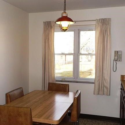 5th image of 2896 Brownlee Ave