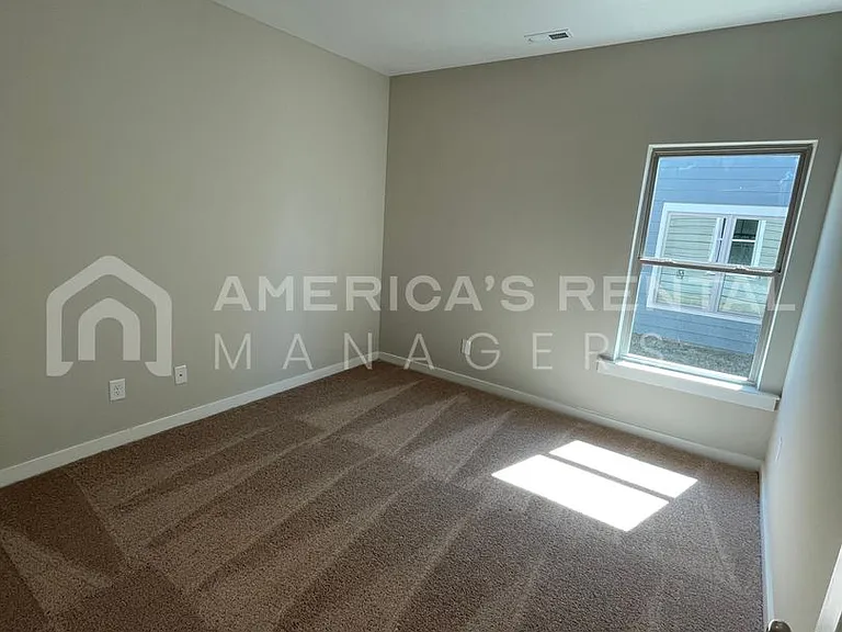 2124 Sullivan Dr — Photo 18