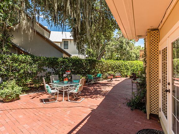 2nd image of 250 S Garden Cir