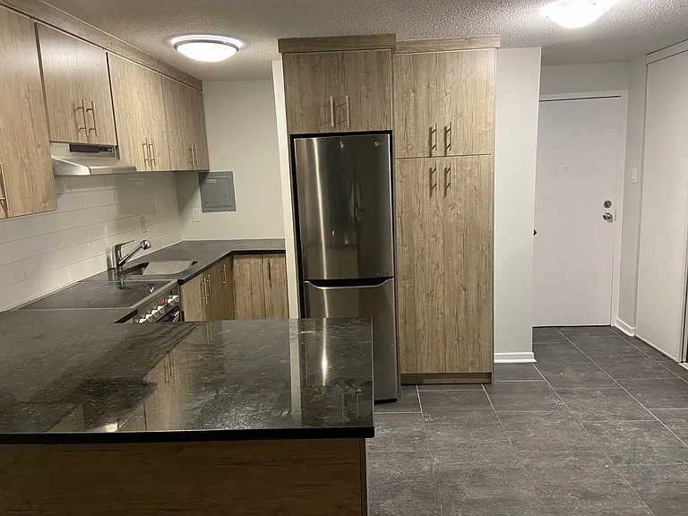 200 Pretoria Ave — Photo 17
