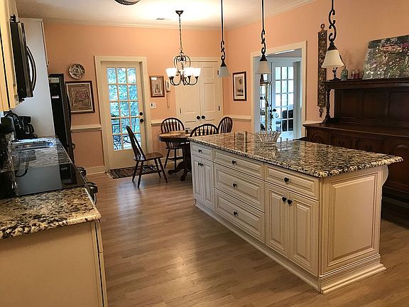 5th image of 160 Sandy Lake Cir