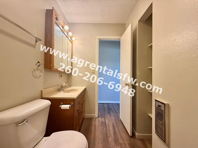 1034 Lewis St — Photo 9