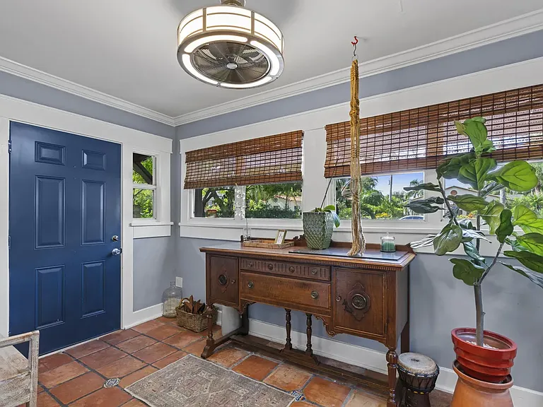 743 Park Pl — Photo 2