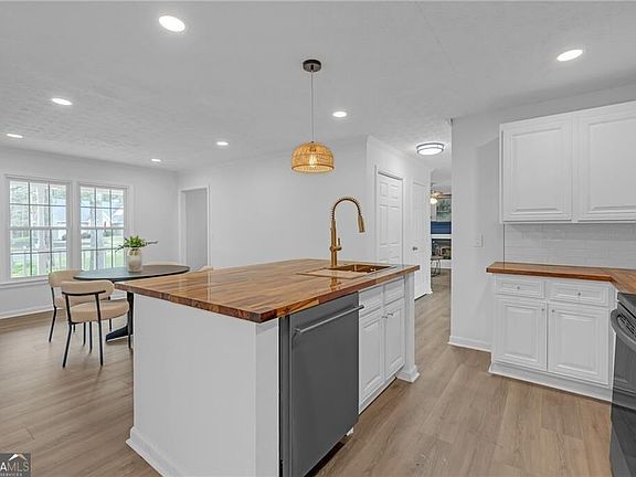 5th image of 860 Winnbrook Dr