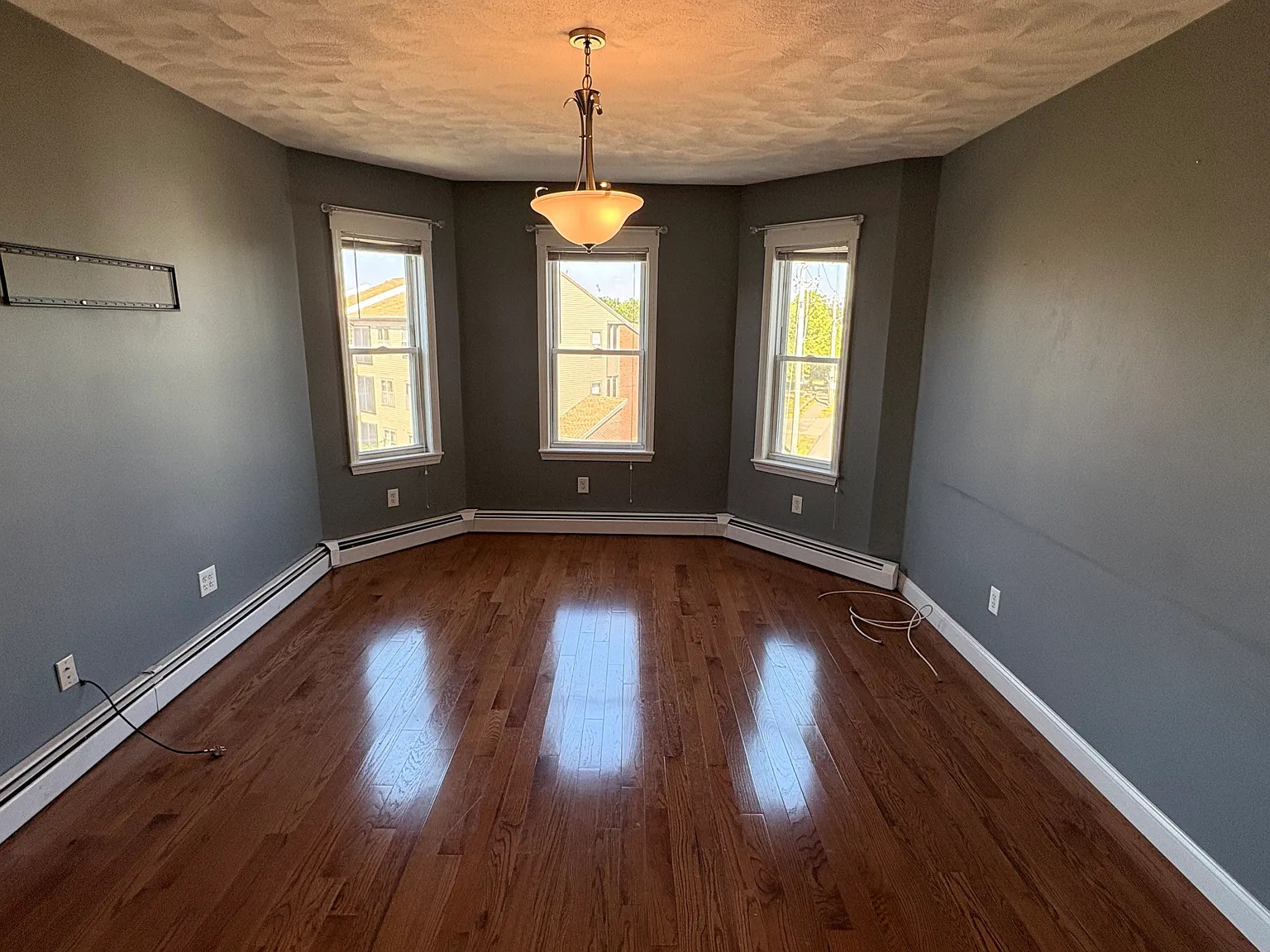 3 bed, 1300 sqft, $3,200 — Photo 3