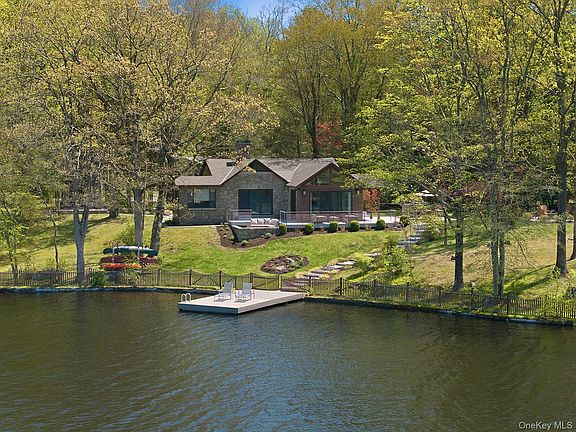 2nd image of 438 Lake Shore Road