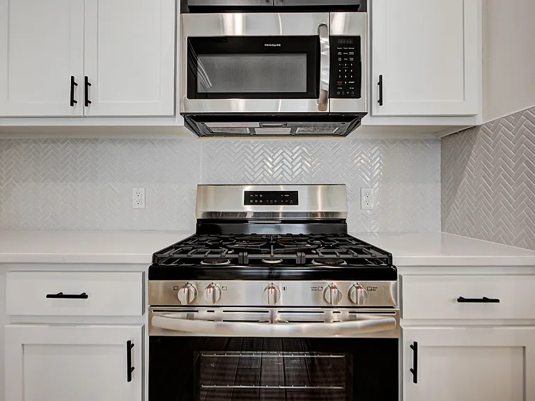 3027 Pescara Dr — Photo 18