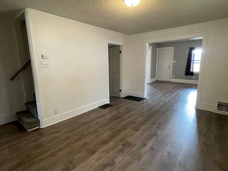 896 W 5th Ave — Photo 11