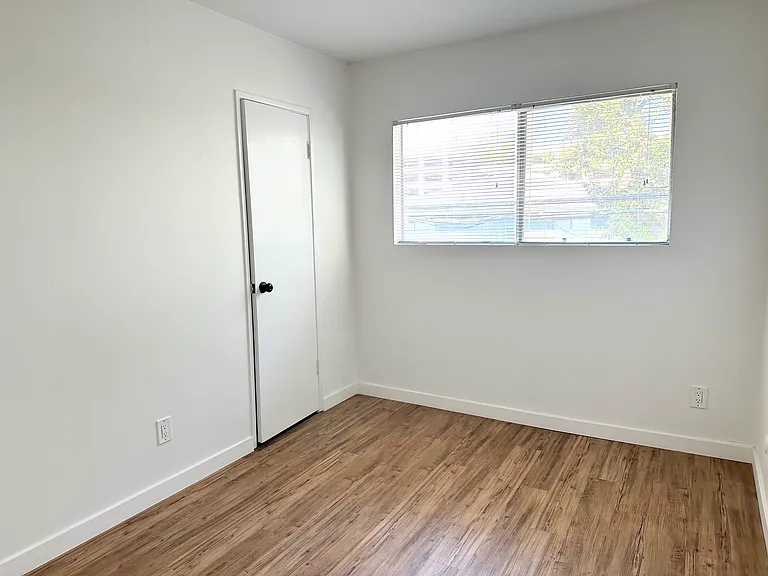 936 Wilcox Ave #10 — Photo 2