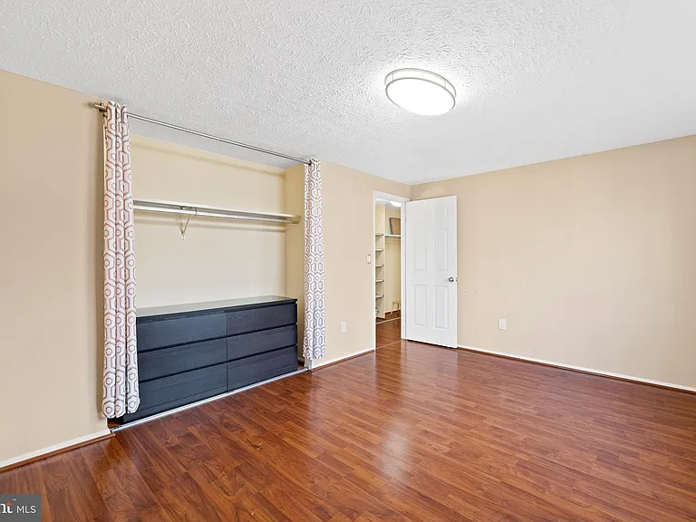 8469 Rippled Creek Ct — Photo 16