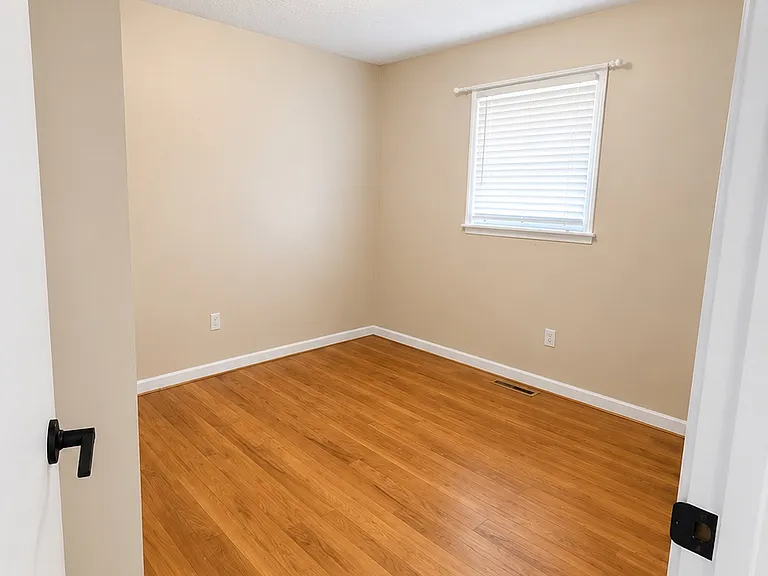 & 111 Watzel Ln — Photo 2