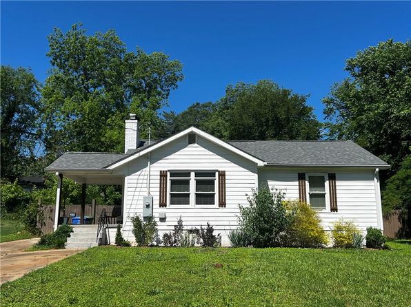 1611 Wellswood Dr SE