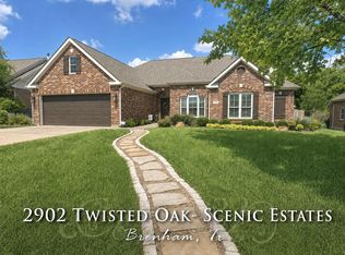2902 Twisted Oak Dr, Brenham, TX 77833