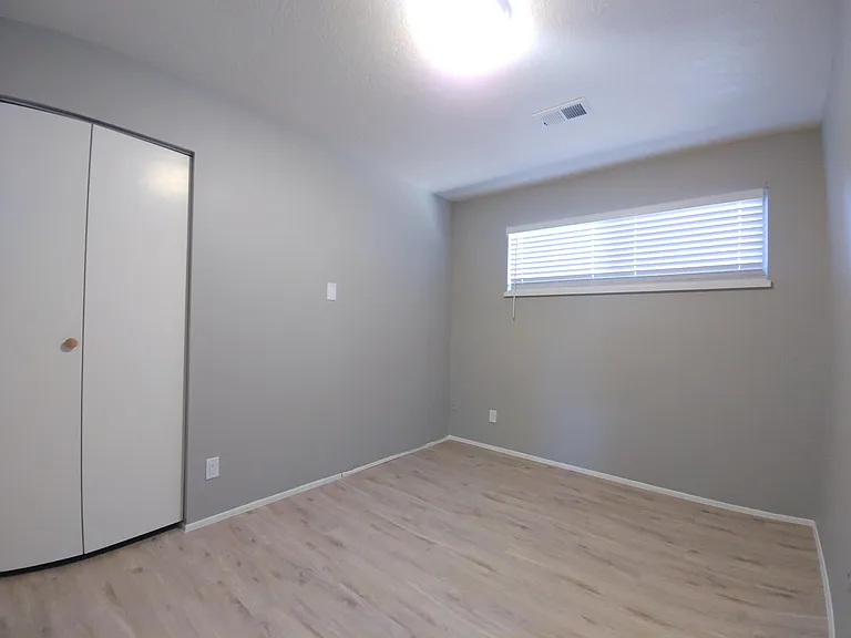 Contemporary, Loaded 2 Bed 2 Bath Apartment on Conchas Park — Photo 25