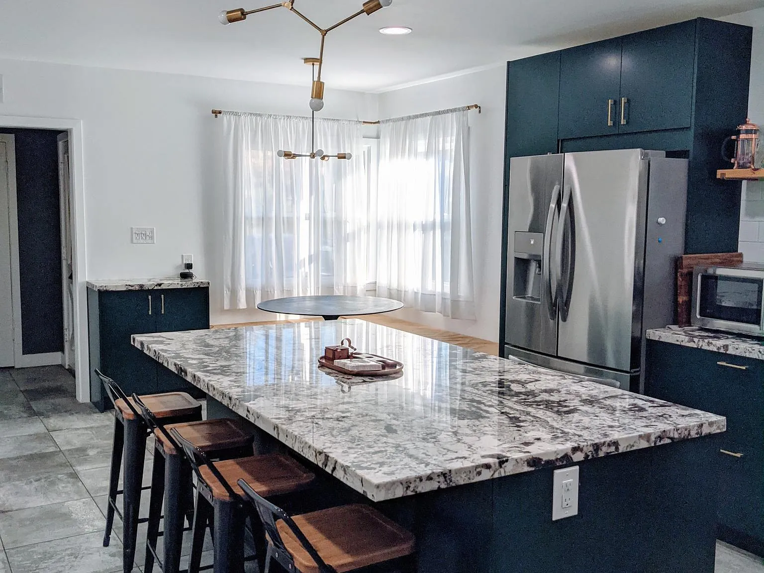 3 bed, 2008 sqft, $6,950 — Photo 4