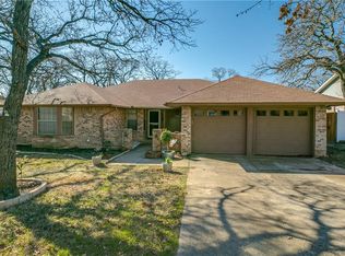 1116 Wood Ridge Dr, Azle, TX 76020