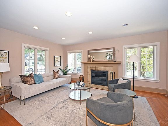 4th image of 3733 Broadview Dr