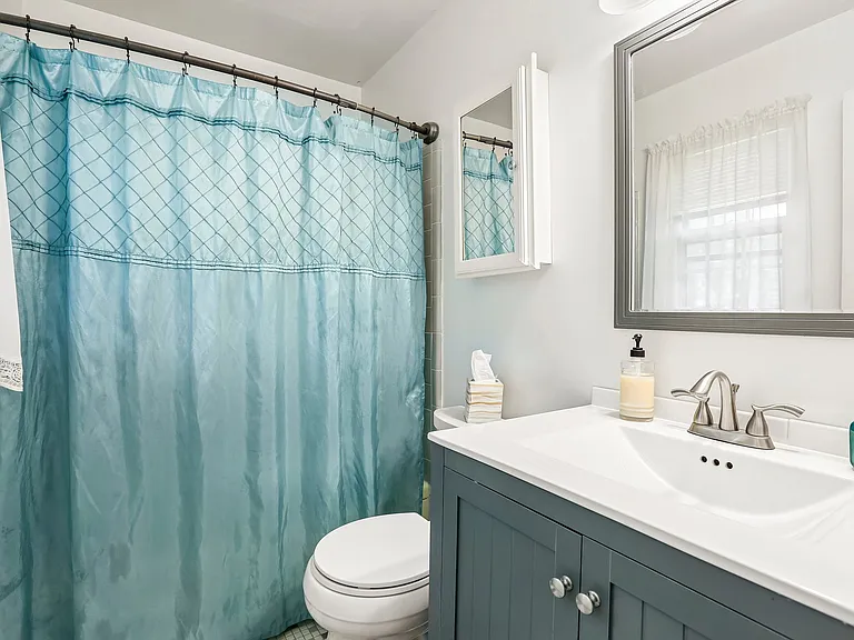 18033 Mill Creek Dr — Photo 35
