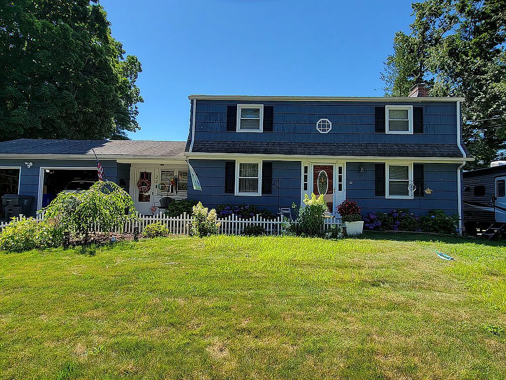 22 Oakwood St, Enfield, CT 06082 Zillow