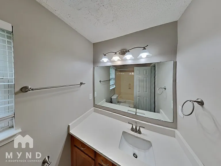 219 Chattaroy Dr — Photo 15