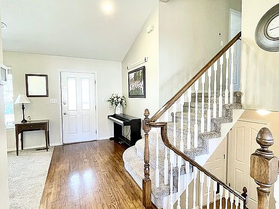 3rd image of 9835 N Meadow Dr