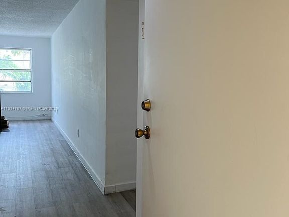 5th image of 300 NE 125th St APT 207