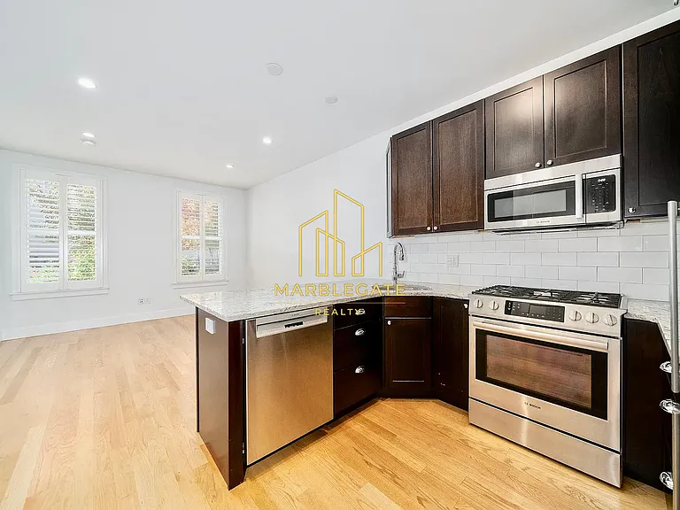 323 Park Ave #11 — Photo 3