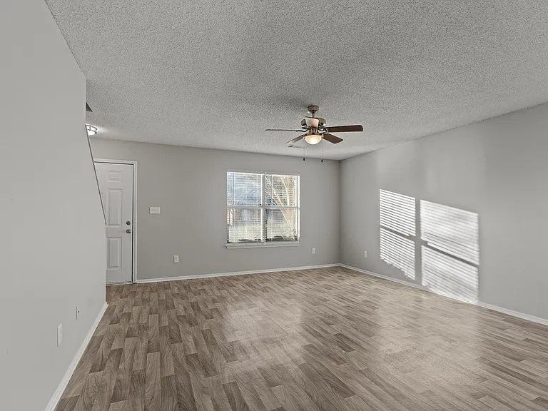 Wilshire Park Apartments — Photo 4