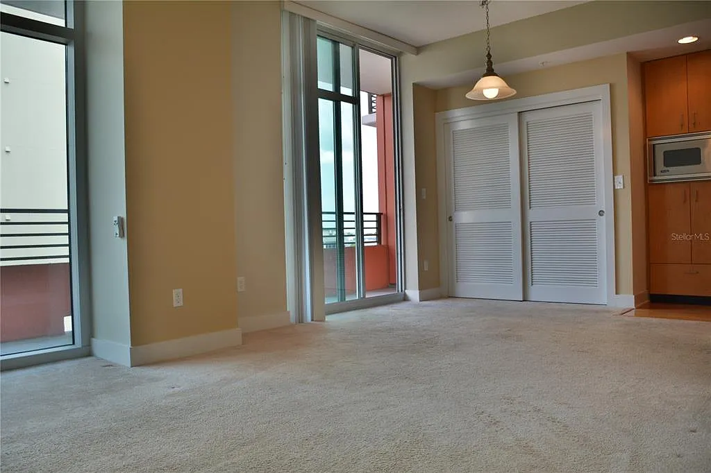 Building Photo - 1208 E Kennedy Blvd #421