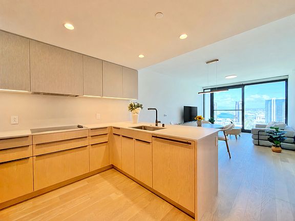 5th image of 333 Ward Ave #2807