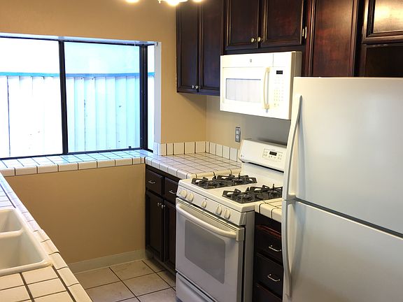 4th image of 324 Robles Way