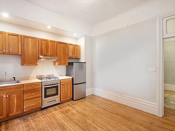 5th image of 43 5th Ave #2SE