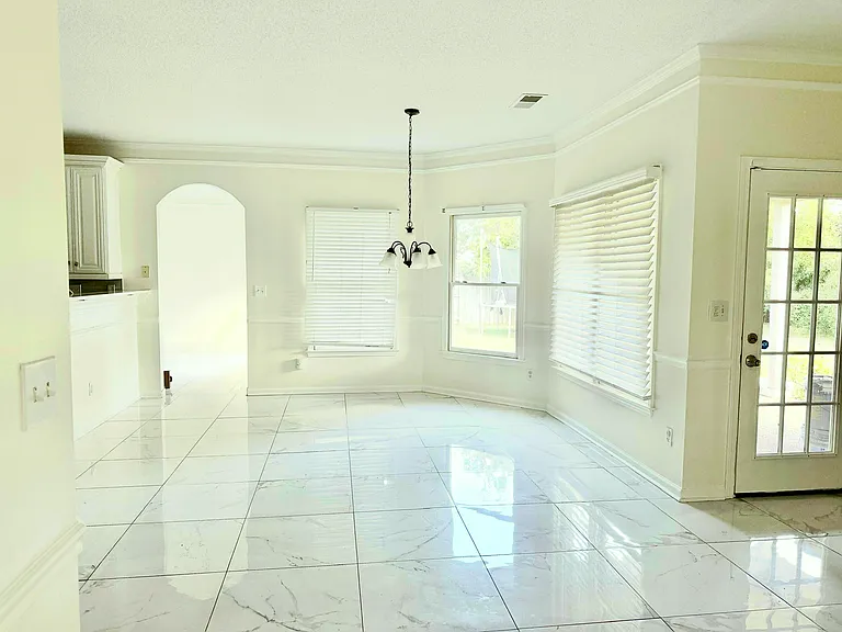 10505 Hawk Inlet Dr — Photo 4