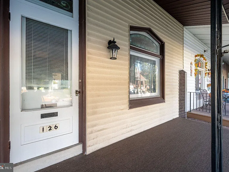 126 E Washington St — Photo 4