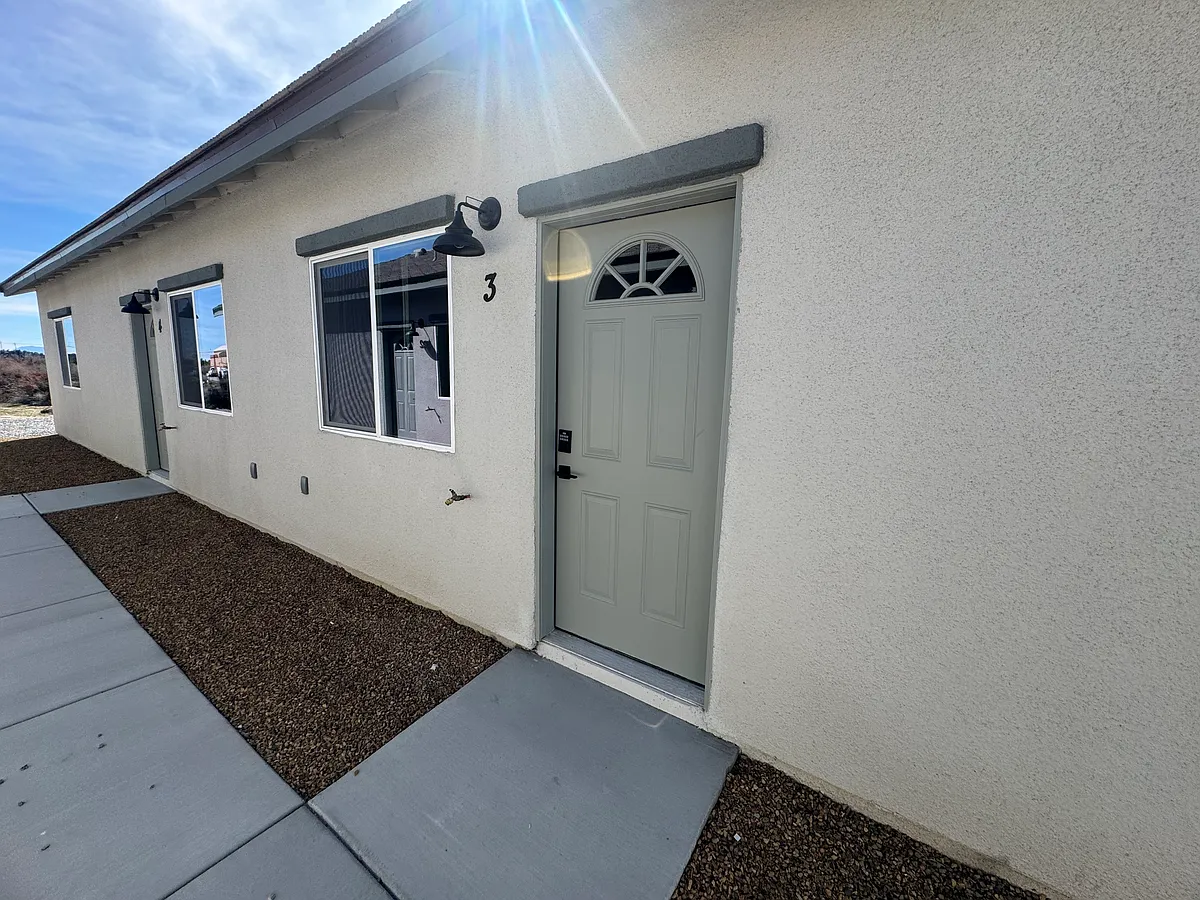 Building Photo - 1341 E Arrowhead St #2