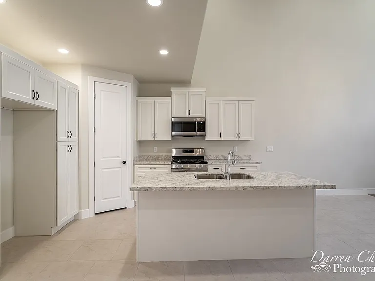 131 N 240 E — Photo 10