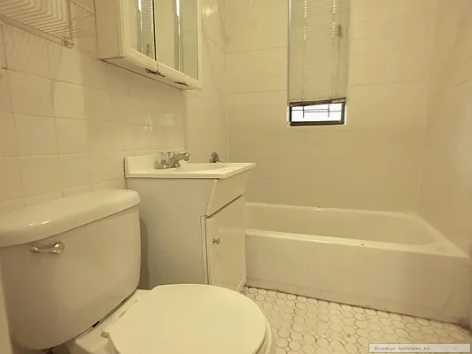 Rented by Sovereign Associates | media 16