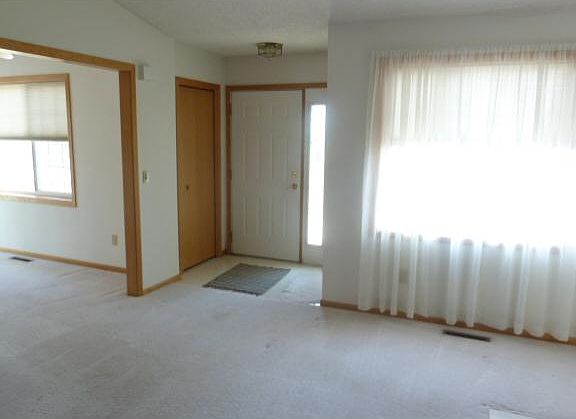 3rd image of 9881 Tamarack Cv