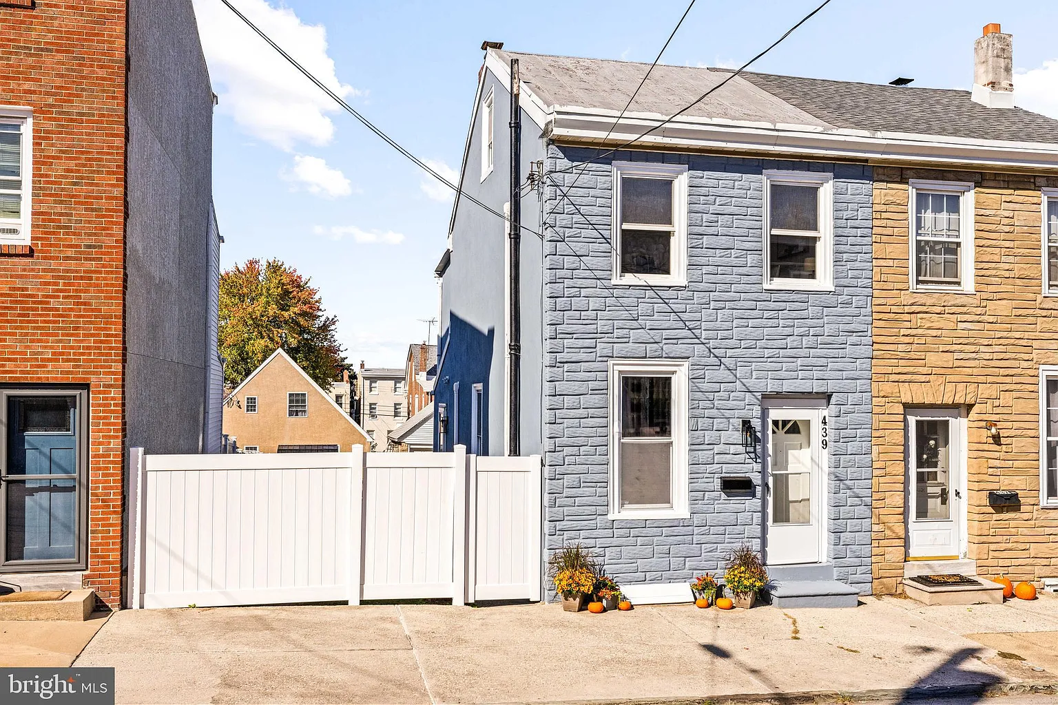 439 Grove St photo 1