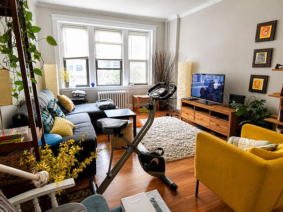2nd image of 9 Greenway Ct APT 2