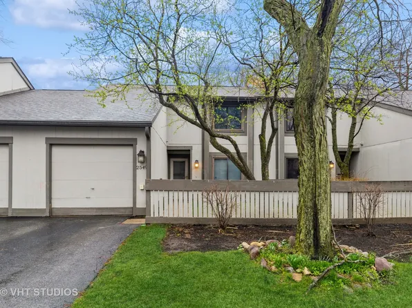 2549 Yarrow Ln, Rolling Meadows, IL 60008