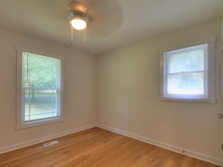 616 Anne Ave — Photo 11