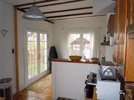 5th image of 10 Greenleaf St