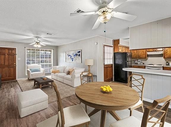 4th image of 2202 N Rose Park Ave