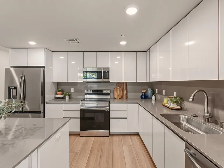 The Sophia - 1759 N Gower St — Photo 37
