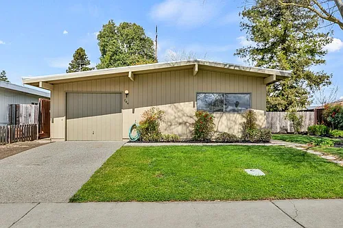 704 W El Dorado Dr Photo 1