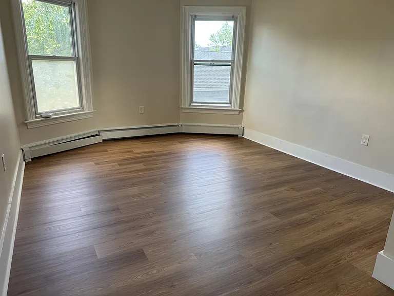 986 Smith St — Photo 12